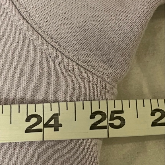 Wildfox Pink & Lilac “DOGS Love Me”Crewneck Sweatshirt, size Large - Picture 8 of 9